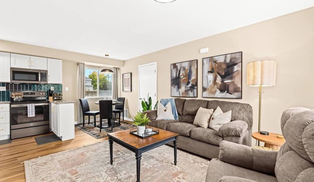 Newly Renovated Near Downtown, Roseville