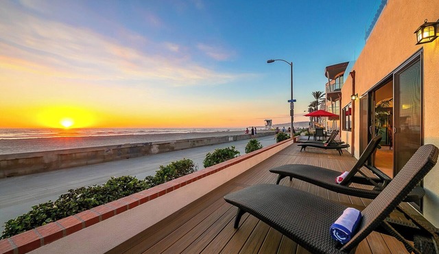 Newly Renovated Oceanfront 8BD/2 Houses w/AC Hot Tub Firepit & Huge Rooftop Deck!