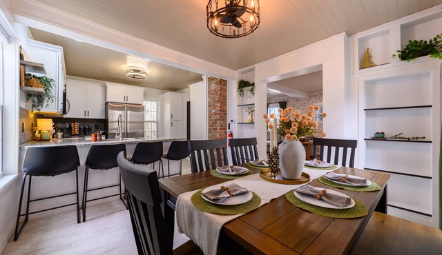 Newly Renovated | Old Town | King Suite | Fire Pit | Garage