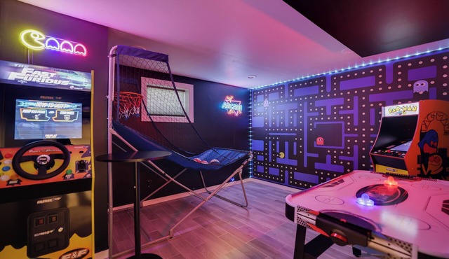 NEWLY RENOVATED! Pac Man Arcade, Hot Tub, Game Room