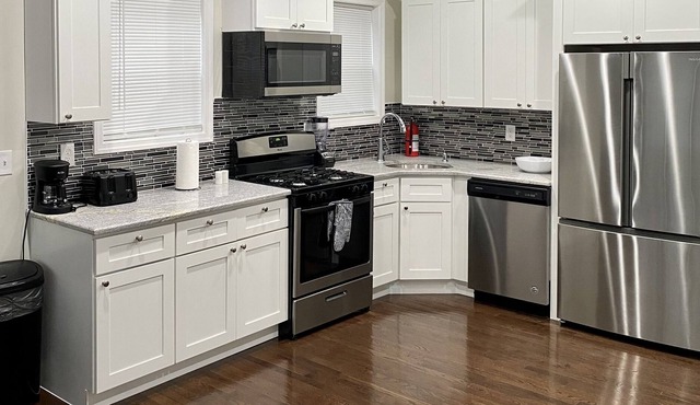 NEWLY RENOVATED PEACEFUL SPACE. 15MINS FROM EWR.