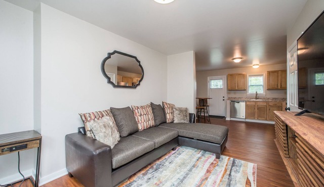 ⭐️Newly Renovated Perfect 4 Business and Leisure $5 Express to Steeler Game