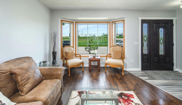 Newly renovated! Perfect location! BBQ! King bed!