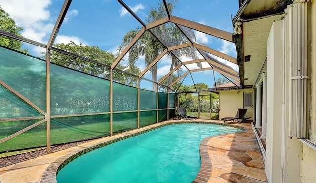 Newly Renovated Private Oasis with pool