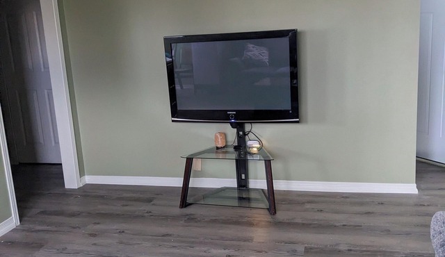 Newly renovated, private, upstairs 2 bedroom apartment