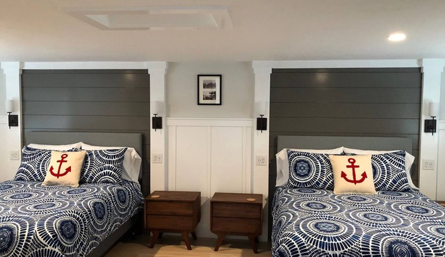 Newly renovated, Reserved Parking, Rooftop Deck, HVAC Steps to Bay Beach & Shops