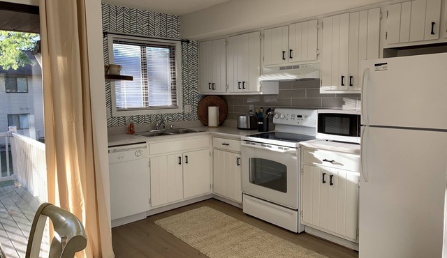 Newly renovated, relaxing space close to U of I and hospitals- high speed WiFI