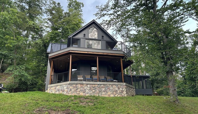 Newly Renovated Remote 3-Bedroom House Close to Patoka Lake