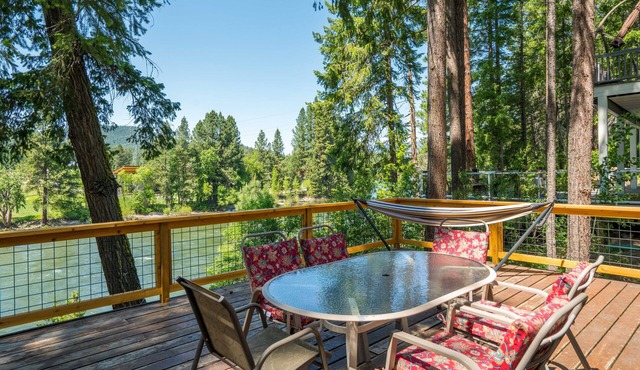 Newly renovated Riverfront property that sleeps 8 guests & dog friendly.