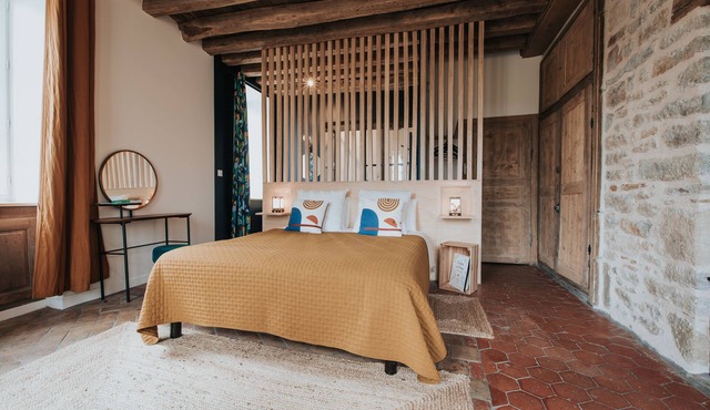Newly renovated room with dream view on the Burgundy vineyard