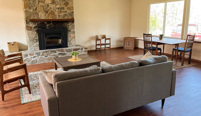 Newly renovated rural retreat space!