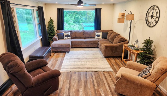 Newly Renovated- Rustic Cabin with Modern Amenities in Penfield -Near Elk County