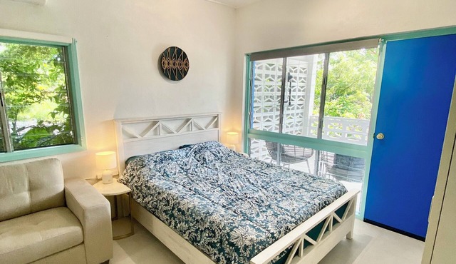 newly renovated studio near the beach in a small complex , great location