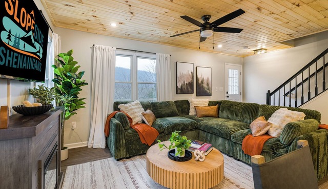 Newly Renovated Ski-Side Townhouse - Walk to Slopes, Hot Tub, Mountain Views