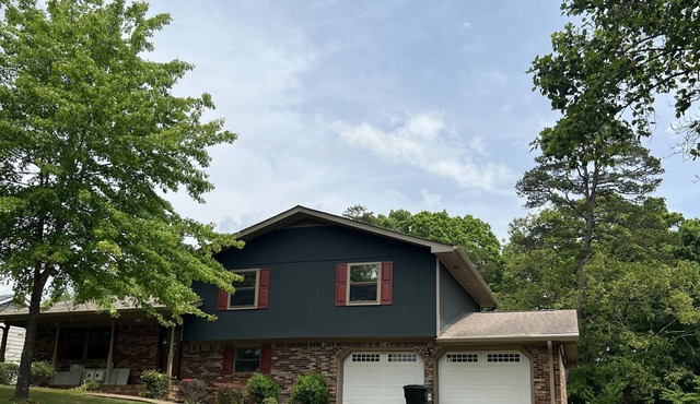 Newly Renovated Spacious House--15miles to downtown