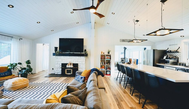 Newly Renovated Secluded Cottage