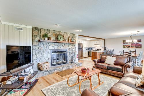 Newly Renovated Sky Valley Condo with Mtn Views