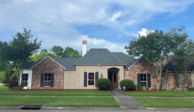 Newly renovated, spacious, modern home near Hospitals and LSU.