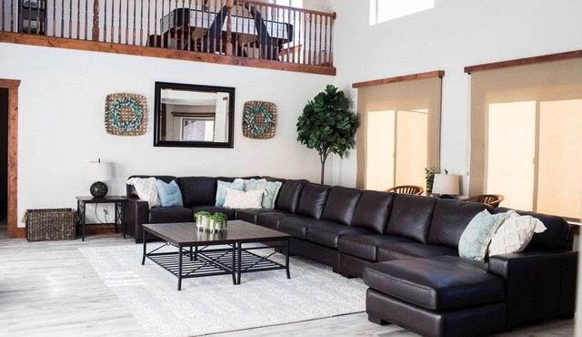 Newly renovated spacious home, Hot Tub. Big yard. Great off-season pricing!