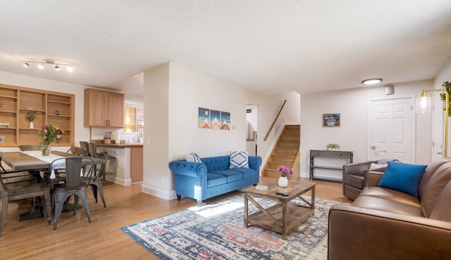 Newly Renovated-Spacious-20min to Den& Boulder-HotTub/Game Room/Basketball Court