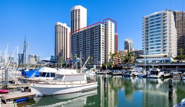 Newly renovated spacious studio in waterfront building with Central AC