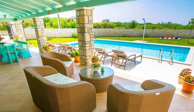 Newly renovated stone villa with pool and large property ideal for 10 people