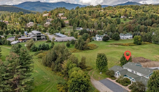 Newly renovated Stowe townhouse, sleeps up to 12!