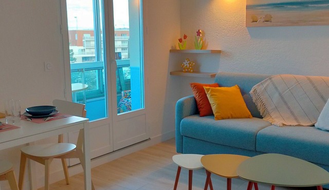 Newly renovated studio 2 minutes' walk from the beach and town center