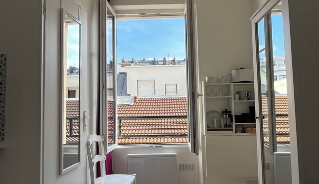 Newly renovated studio, artists' quarter!