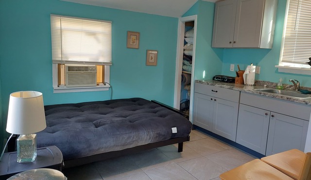 Newly renovated studio bungalow six minutes walking distance from the DE Bay