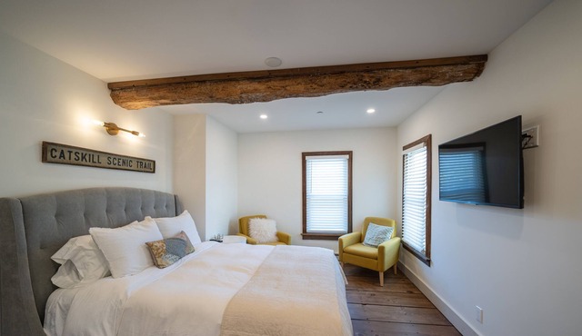 Newly renovated studio close to skiing, hiking, shopping & more!