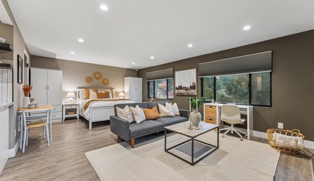 Newly Renovated Studio with AC in the Redwoods of Oakland