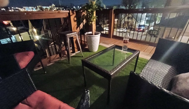 Newly Renovated Stylish 3rd Floor Apartment 5 mins from Country Club Plaza