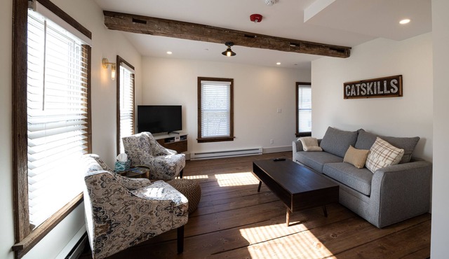 Newly renovated suite close to skiing, hiking, restaurants & more!