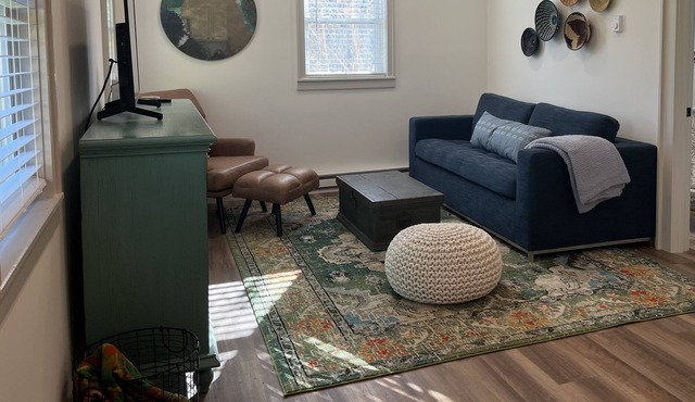 Newly renovated suite close to skiing, hiking, restaurants & more!