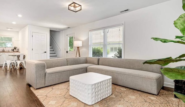 Newly Renovated Summer Paradise-Pool-Tennis-Garden Retreat