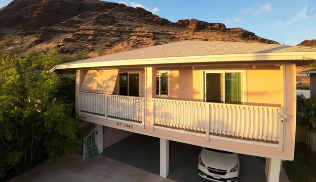 Newly renovated three bedroom with private lanai, A/C, WIFI, close to the beach