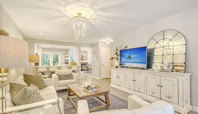 Newly Renovated Townhouse close to Daniel Island