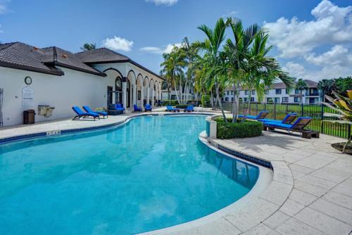 Newly renovated Townhome with King bed