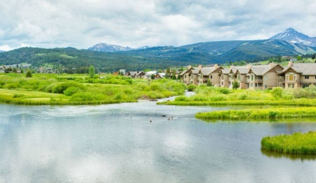 Newly renovated townhome near Town Ctr. Lone Peak views, rec room, new hot tub.