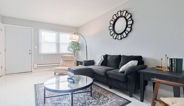 Newly Renovated, Two Blocks from Beach Apartment