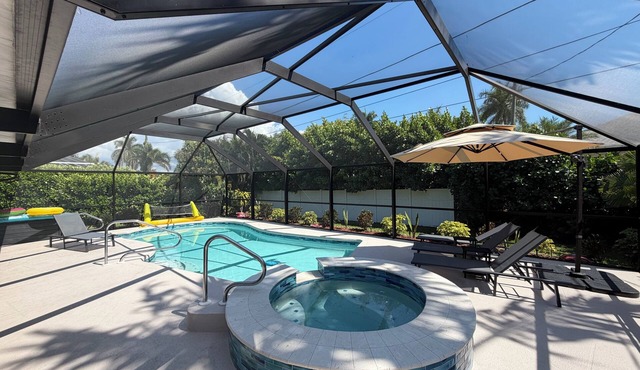 Newly Renovated Private Pool Home -Minutes to Bonita Beach. Quiet location.