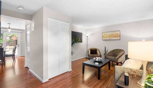 NEWLY RENOVATED & NEWLY FURNISHED Cozy 3BR TH IN CAPITOL HGTS