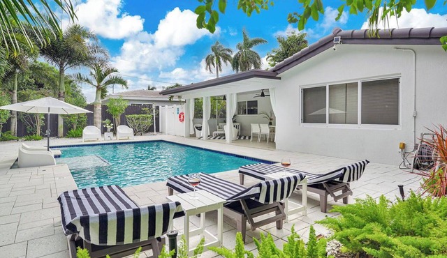 Newly Renovated Beach Area Villa Cabana With Heated Pool