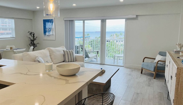 Newly renovated, Central Beach, Ocean views