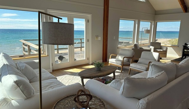 Newly Renovated Sleeps 13 Large Private Lake Michigan Beach- new dates available