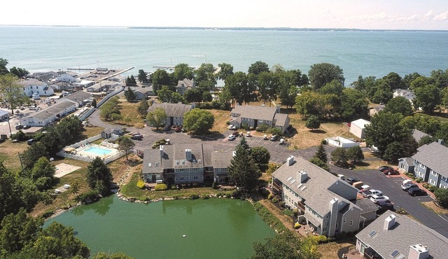 Newly renovated 2-bedroom condo with WiFi, AC in lovely Kelleys Island