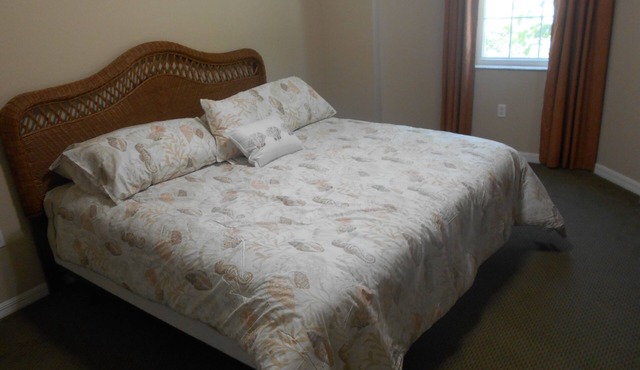 Newly Renovated 1750 S/F 3 B/R 2 1/2 Bath Condo Sleeps 6 in King Beds