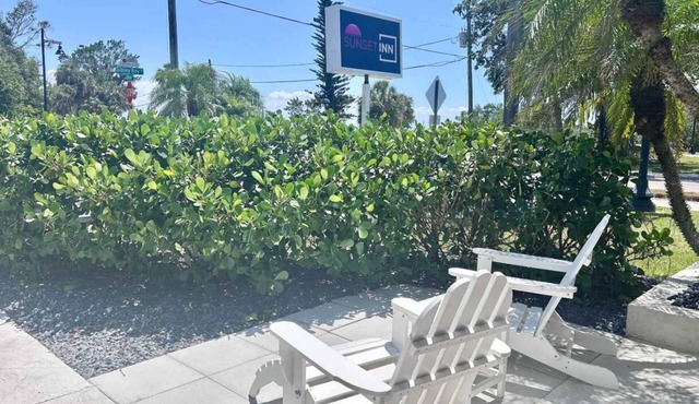 Newly Renovated Charlotte Harbor - Sunset Inn #4