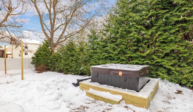 Newly Renovated 5BR/3.5BA w/Hot Tub & Fire Pit